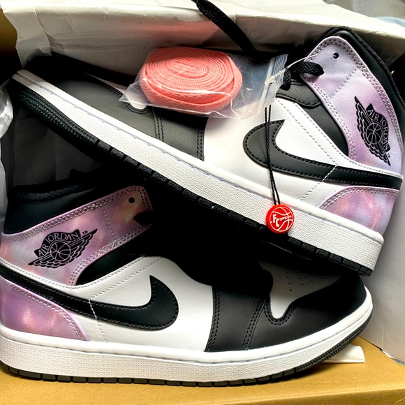 BRAND NEW WITH BOX HAIR JORDAN 1 MID SE 'ZEN MASTER'
White

US SIZE US 9.0 M - Picture 1 of 3